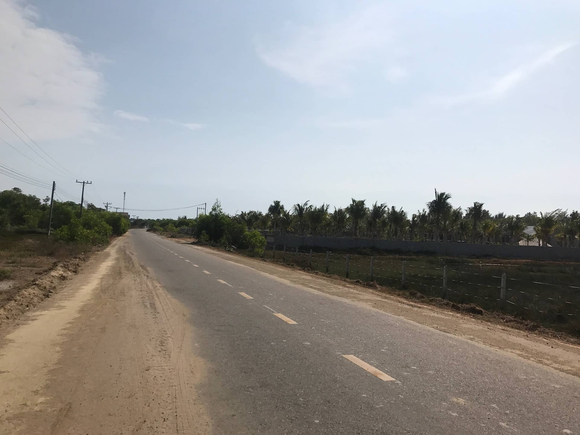 đất mặt tiền đường du lịch biển Lê Minh Công